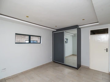 3 Bedroom Flat & Apartment