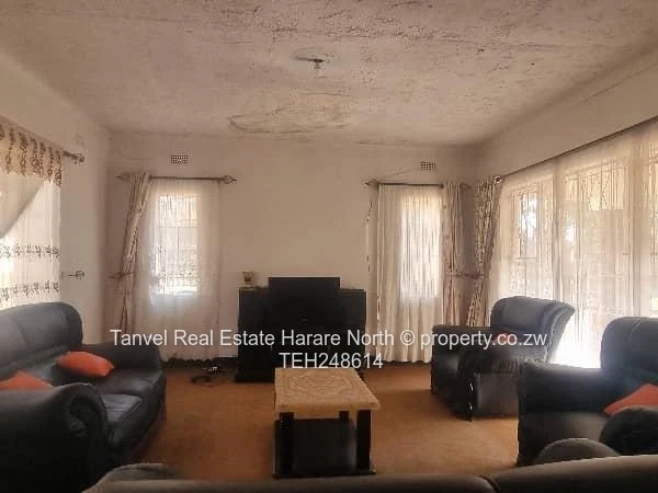 Captivating house in Norton: 5 bedrooms with main ensuite,lounge,kitchen,pantry,Walled and gated on 