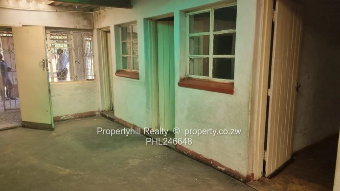Vacant  House Cottage Available For Immediate Occupation  (Sole Mandate)