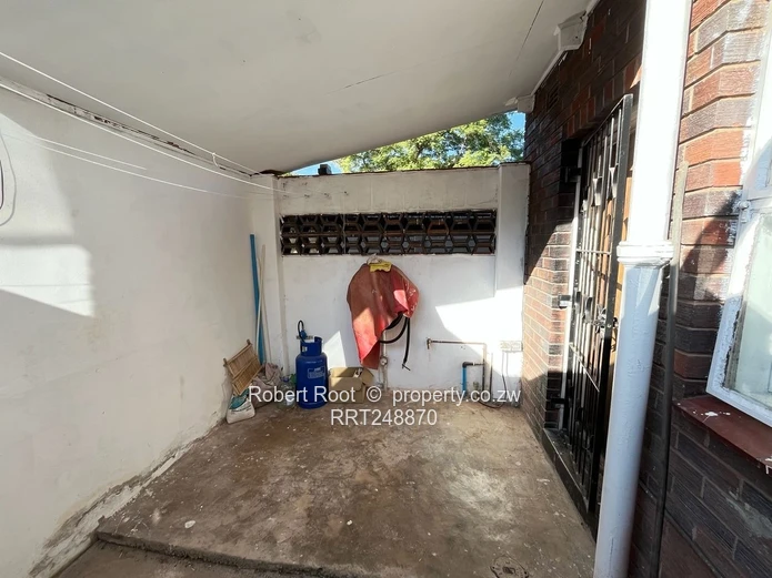 2 bed garden flat in Greystone Park