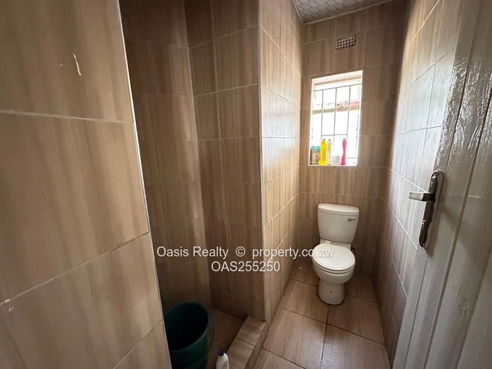 Home To Let In Mainway Meadows