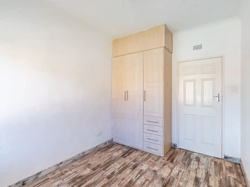 4 Bedroom Flat & Apartment