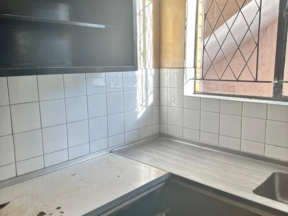 2 Bedroom Flat & Apartment