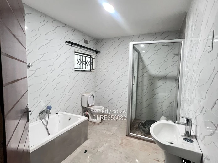 Newly Renovated 4-Bed Flat Bluff Hill - Borehole Included