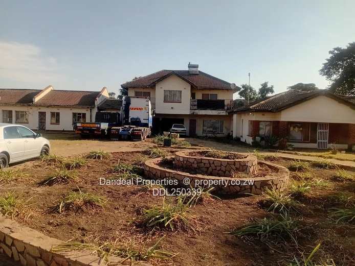 Tynwald 8-Bed Family Estate on 8094m² — Pool & Borehole
