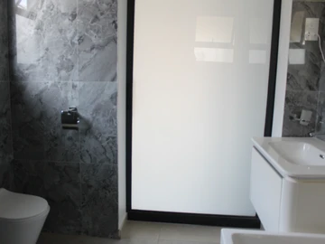 4 Bedroom Flat & Apartment