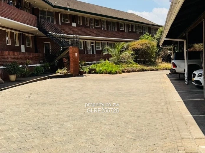 Red-Brick 2-Bed Avondale Flat — Garden & Covered Parking