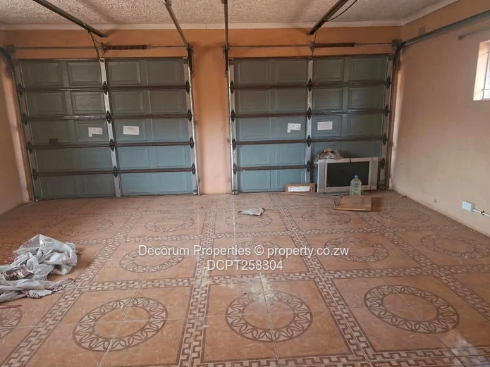 Highlands 5-Bed Home — Borehole, Garden & Fireplace
