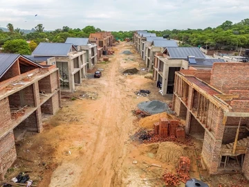 4 Bedroom Flat & Apartment