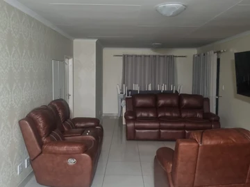 3 Bedroom Flat & Apartment