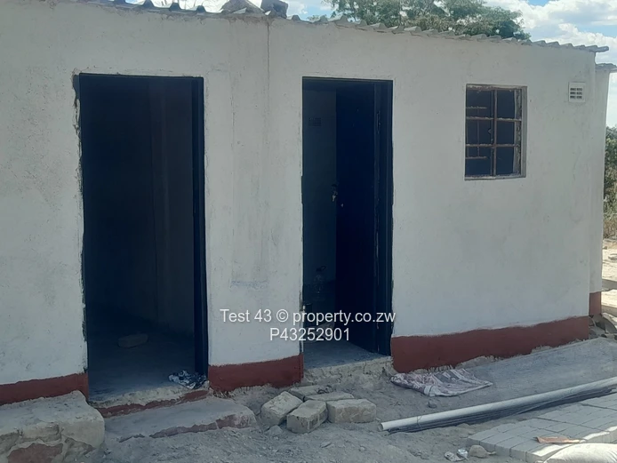 1500m² Vacant Stand with Outbuilding in Chitungwiza