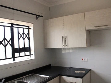 2 Bedroom Flat & Apartment