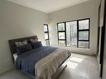 3 Bedroom Flat & Apartment