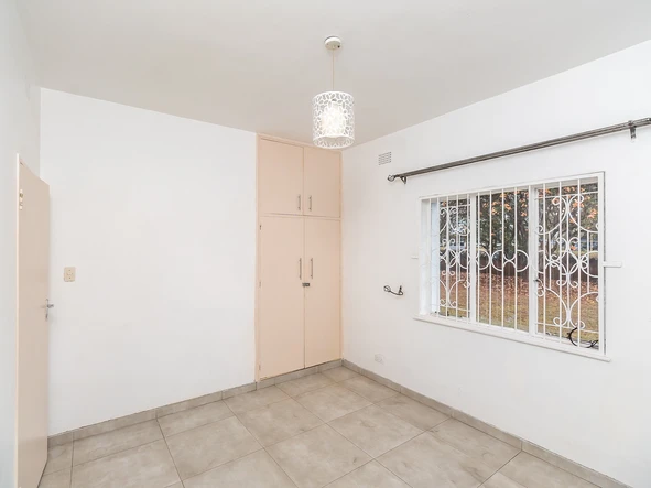 3 Bedroom Flat & Apartment