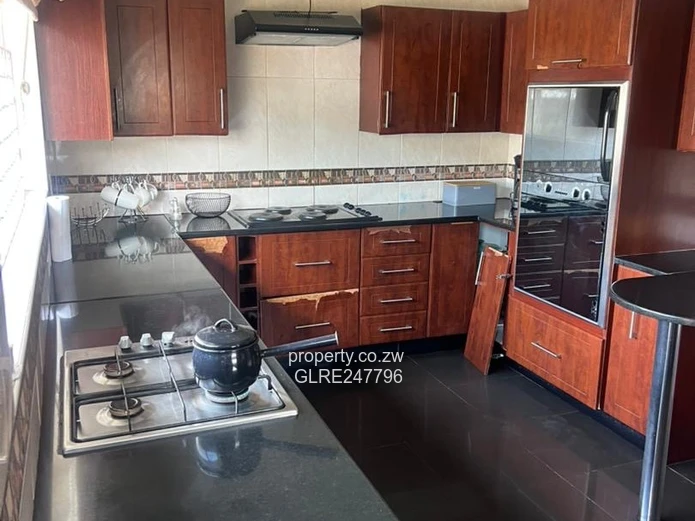 Eastlea 4-Bed Bungalow on 1700m² with Borehole & Lawn