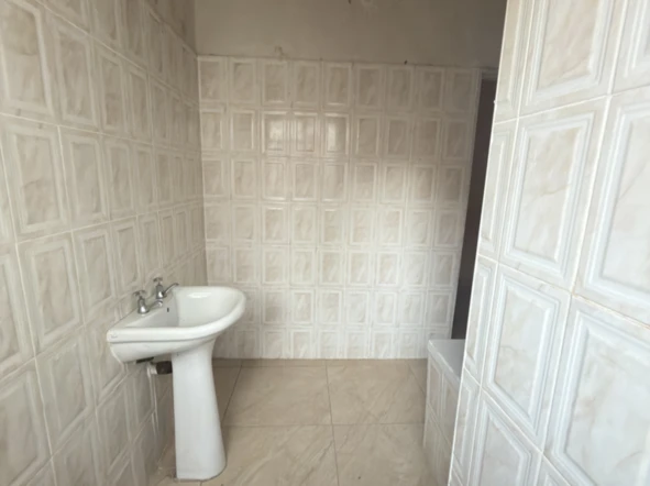 3 Bedroom Flat & Apartment