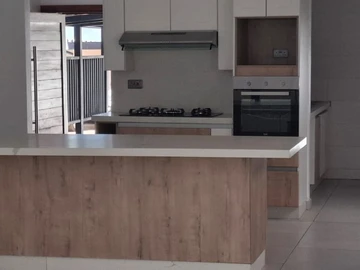 3 Bedroom Flat & Apartment