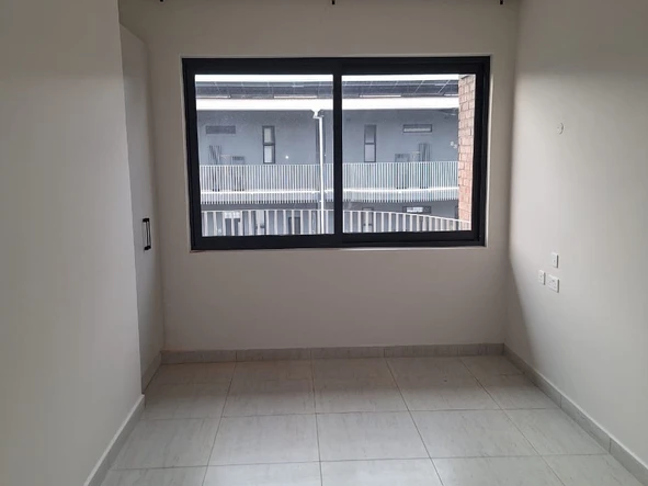 2 Bedroom Flat & Apartment