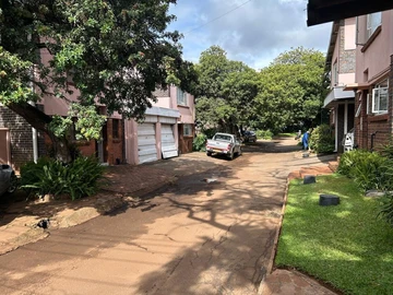 2 Bedroom Flat & Apartment