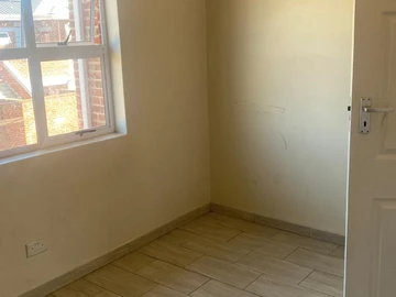 3 Bedroom Flat & Apartment