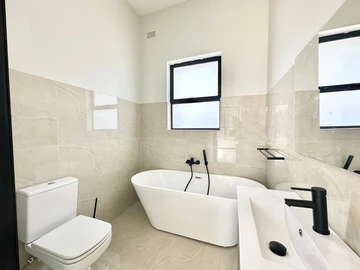 4 Bedroom Flat & Apartment