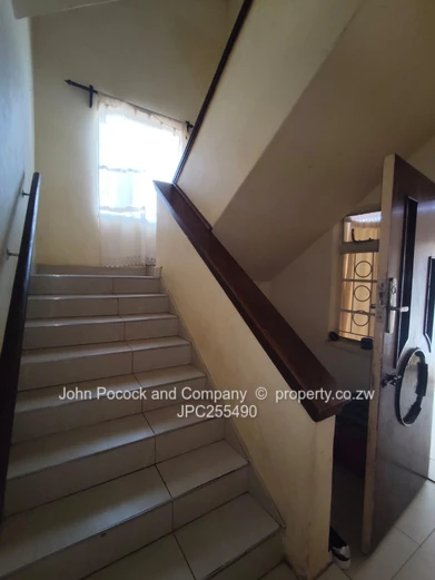 Malindela 5 Bedroom Home – Renovators Dream