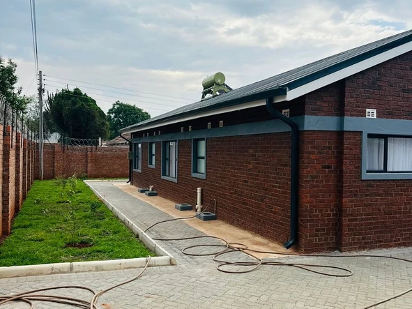 3 Bedroom Flat & Apartment