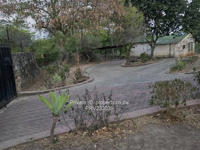 Self contained 2 bedroomed cottage available in Greystone Park