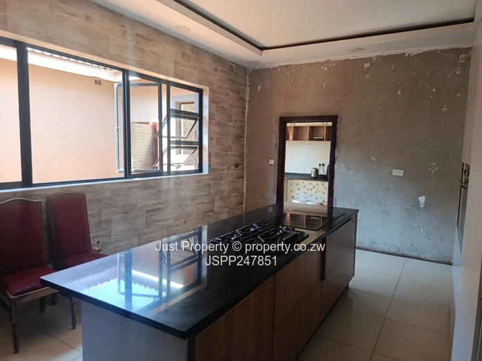 Modern 4-Bed home in Borrowdale 