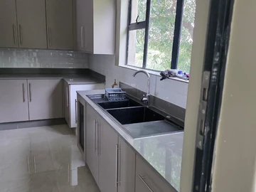 3 Bedroom Flat & Apartment