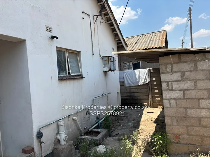 Family home for sale in Zengeza 4