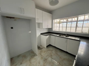 2 Bedroom Flat & Apartment