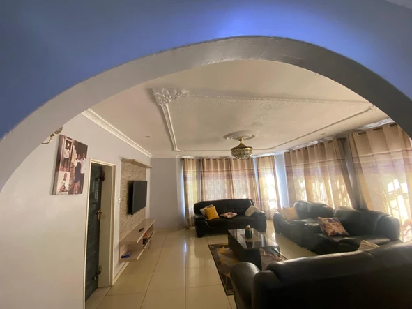 5 Bedroom House