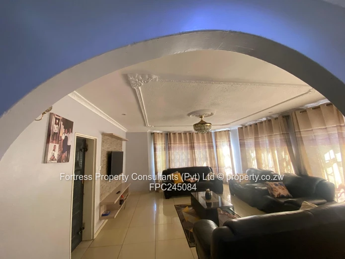 Spacious 5-Bedroom Family Home for Rent – New Marimba Park ?