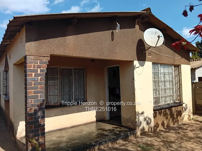 Sunlit 4-Bed Home in Warren Park D- Borehole (Sole Mandate)