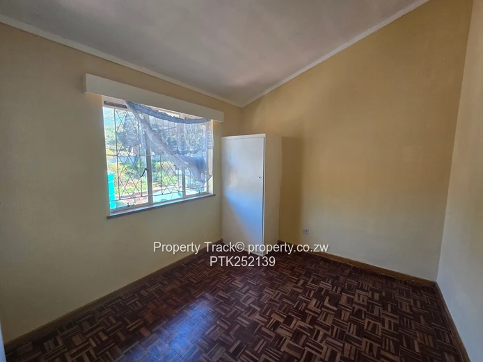 Neat 3 bed apartment, ready for occupation 