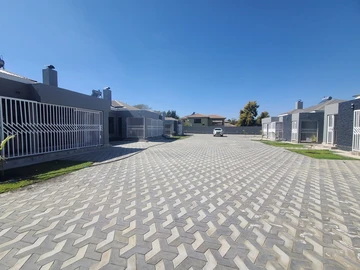 3 Bedroom Flat & Apartment