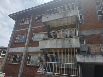 2 Bedroom Flat & Apartment