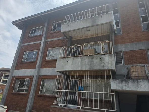 2 Bedroom Flat & Apartment