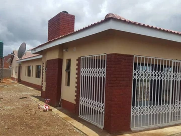 Spacious 4-Bedroom Home in Fidelity Park Manresa with Borehole