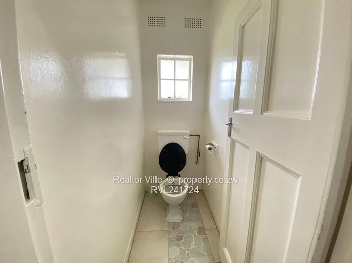 Secure Gated Eastlea Lodge with Spacious Garden & Borehole