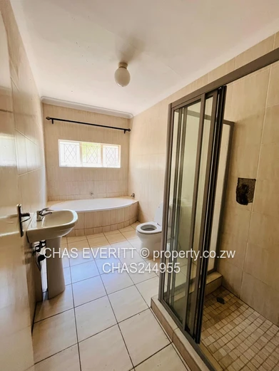 6 Bedroom House To Rent in Greendale