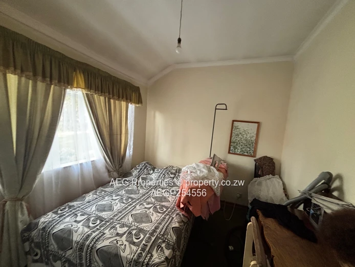 Vainona: 4-Bed Home with Pool & Mature Gardens
