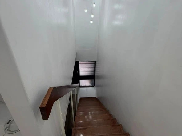 2 Bedroom Flat & Apartment