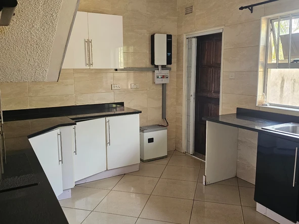 3 Bedroom Flat & Apartment