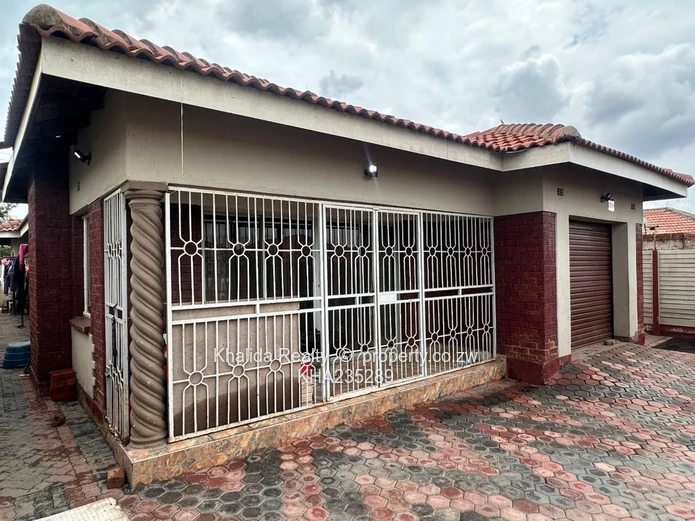 4-Bedroom House for Sale in Glen View 1 Riverside