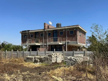 2 Bedroom Flat & Apartment