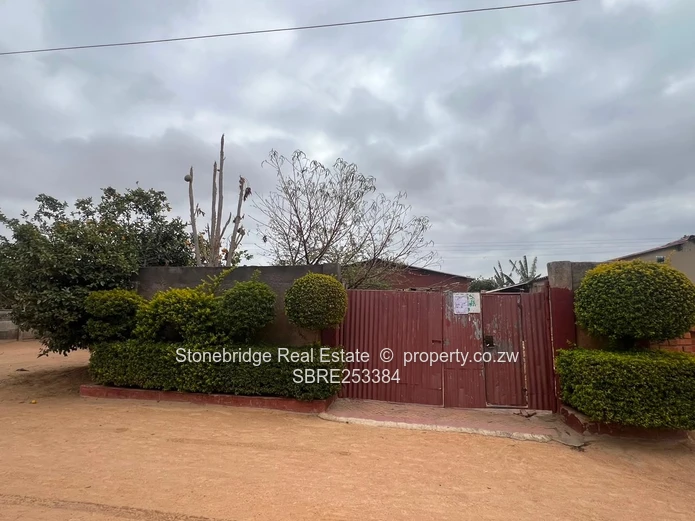 4 Bedroom House in Cowdray Park For Sale