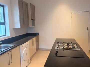 3 Bedroom Flat & Apartment