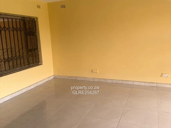 Bright 3-Bed Mabelreign Flat 
